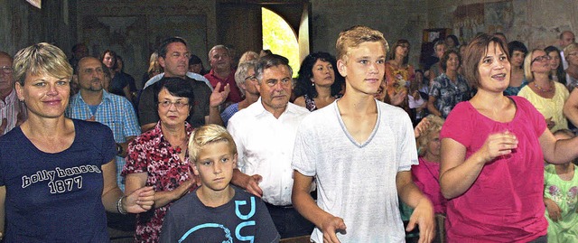 Die Besucher des Gospelkonzerts in Fis... Freude am Mitsingen und Mitklatschen.  | Foto: cremer