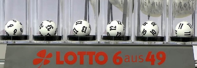 So fielen sie ins Rhrchen: die Lotto-Zahlen vom Mittwoch.   | Foto: dpa