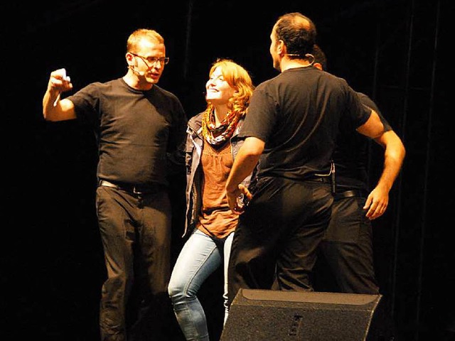 Die drei Kabarettisten von &#8222;Eure...er&#8220; banden das Publikum mit ein.  | Foto: Angelika Schmidt