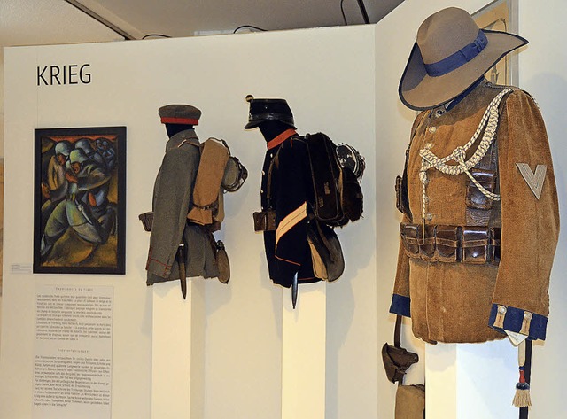 Uniformen geben in der Weltkriegsausst...k in den Ausrstungsstand der Armeen.   | Foto: Matthias maier