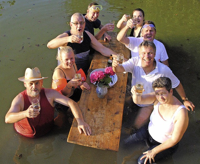 Abkhlung im Brandweiher: Auch die Mr...er Cold Water Challenge teilgenommen.   | Foto: Sedlak