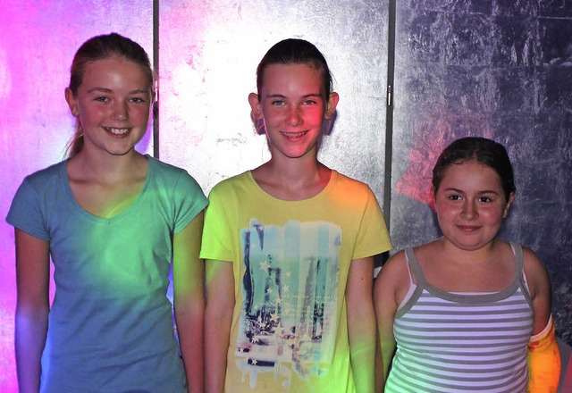 Soana Arndt, Madeleine Khnrig und Sam...16-Disco,  dass endlich  Ferien sind.   | Foto: Luisa Koch