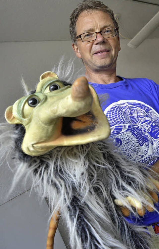 Michael Gdde mit Fred, der oft eingesetzten Ratte.  | Foto: Michael Bamberger