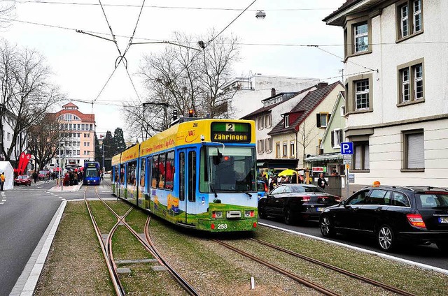 Die neue Stadtbahn durch Zhringen hin...er Verkehrs-AG kontinuierlich steigen.  | Foto: Thomas Kunz