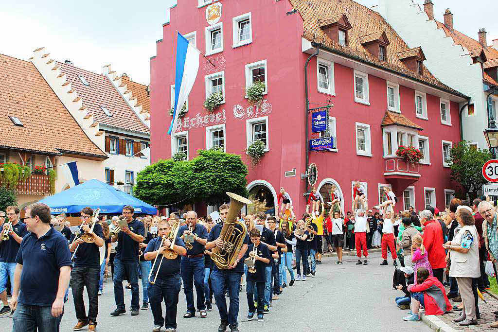 Sportlich und musikalisch: Den Turnerbund im Schlepptau hatte das Jugendblasorchester der Stadtmusik Lffingen.