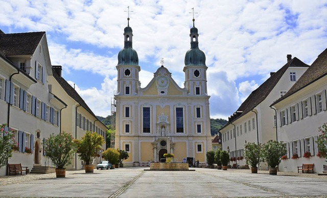 Ein einzigartiges Ensemble: der Arlesheimer Dom und die Domherrenhuser.   | Foto: Annette Mahro