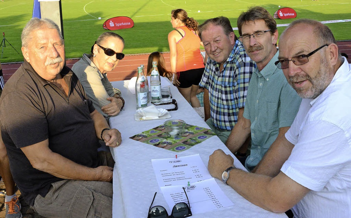 Kritische Beobachter beim Nachtmeeting...enz, Rainer Vierbaum und Thomas Rist.   | Foto: heinz Vollmar