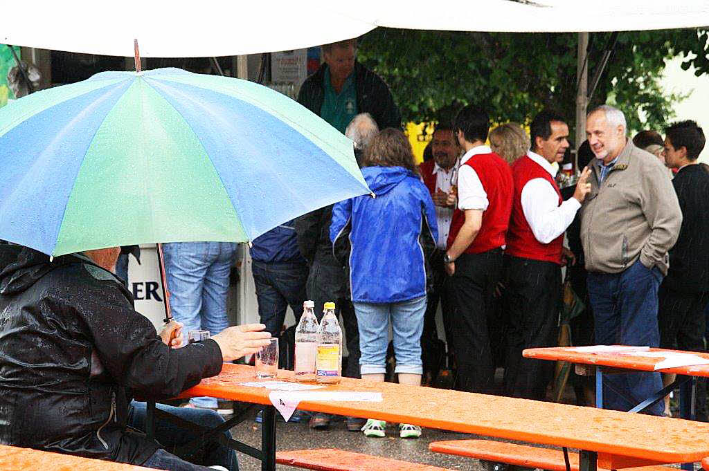 Der Regen konnte die Stimmung beim Frwehrhock in Strittmatt nicht vermiesen.