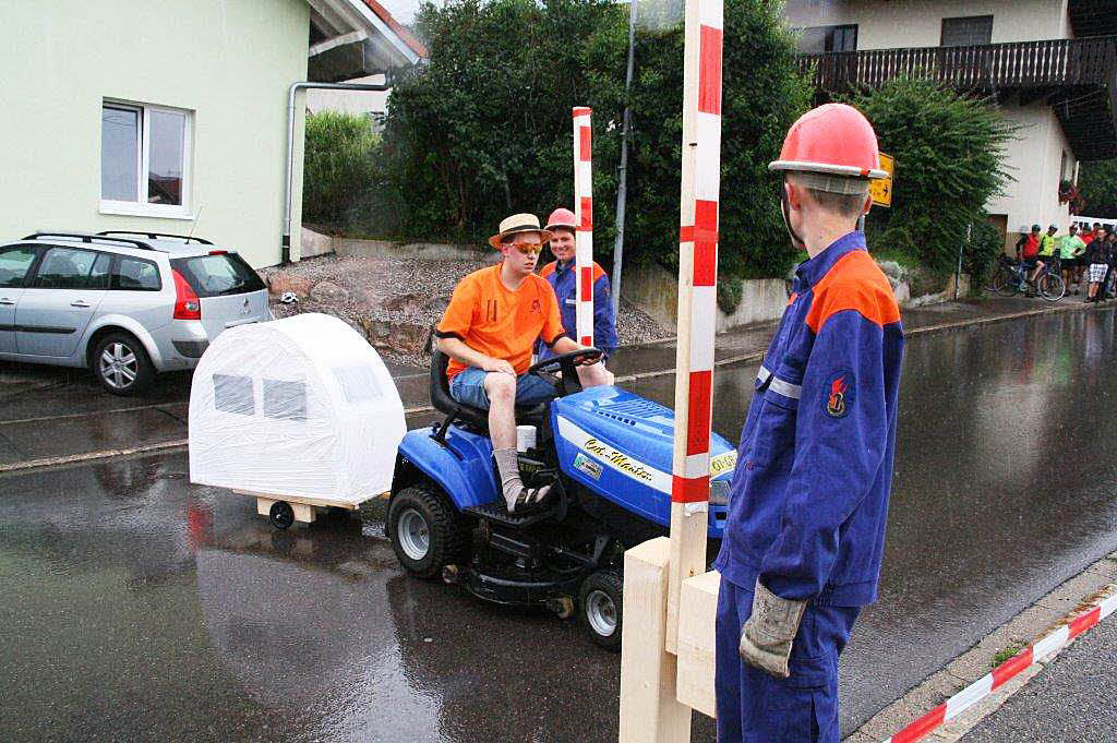 Der Regen konnte die Stimmung beim Frwehrhock in Strittmatt nicht vermiesen.