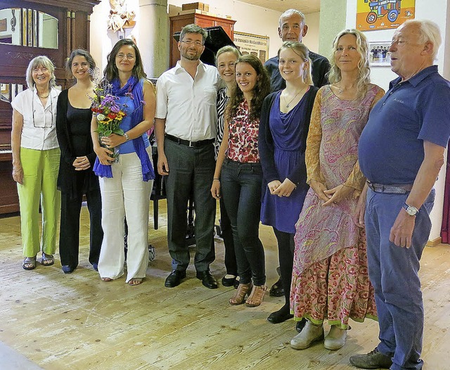 Die Gesangssolisten mit Frauke Hofmann im Orgelbauersaal nach dem Konzert.   | Foto: ZVG