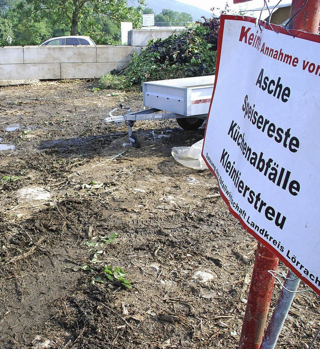 Auch  wenn es nicht regnet, ist die Grnschnittannahme voller Matsch.  | Foto: Ralf Staub