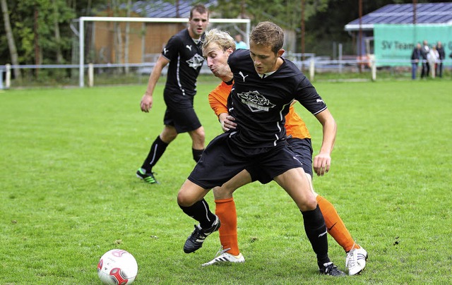 Das Beispiel des SV Mundingen mit Bori...mit Simon Burger (vorne), zur Warnung.  | Foto: Daniel Fleig