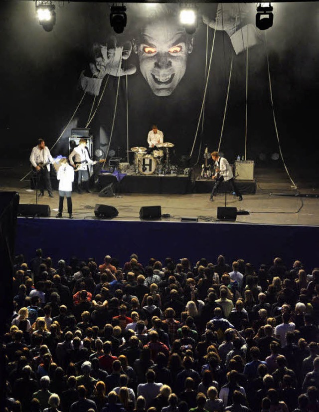 Neue Tne, neues Publikum: The Hives bei &#8222;Stimmen&#8220;.   | Foto: Barbara Ruda