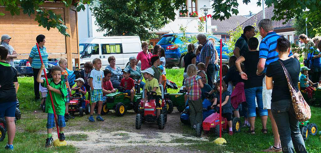 Samstag, 2. August: Kurparkfest, Traktorenrennen.