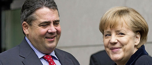 Gemeinsam, aber ziemlich einsam: Bunde...Merkel und Wirtschaftsminister Gabriel  | Foto: dpa