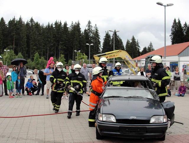 Beim Infotag der Feuerwehr Feldberg f... Personenrettung vornehmen zu knnen.   | Foto: Tina Httich