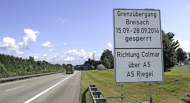 An der Autobahn A 5 stehen schon die H...eisacher  Rheinbrcke  im September.    | Foto: Regierungsprsidium Freiburg