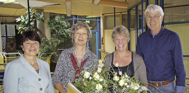 Schulleiterin Rosalinde Hunn-Zimny ver...ts  Stellvertreter  Dieter Bergmann.    | Foto: Schule