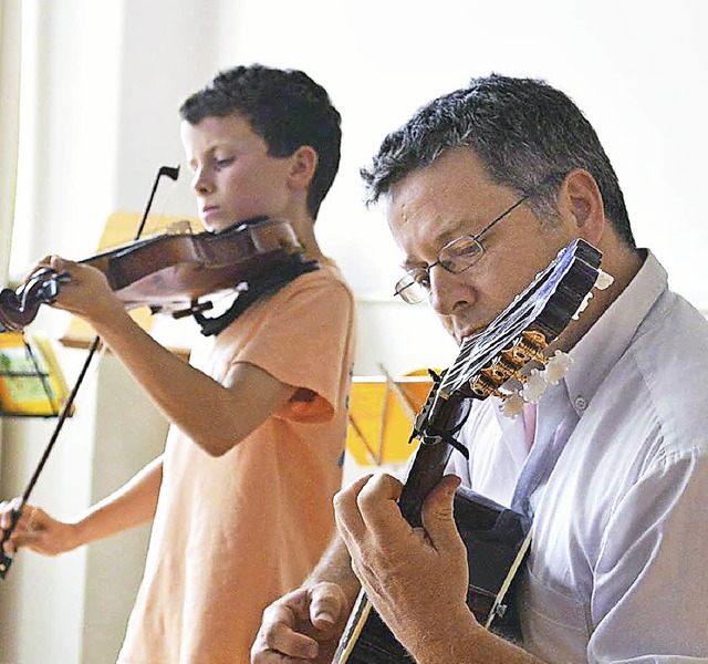 Gabriel Whrle spielte Bach mit seinem Vater.  | Foto: musikschule