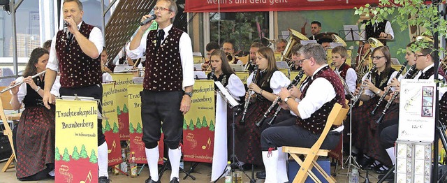 Beim Dorffest in Wiechs wollten die G...die Blicke auf dem Schulhof auf sich.   | Foto: Hans-Jrgen Hege