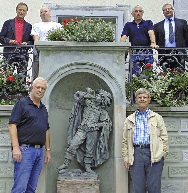 Wandelten auf Scheffels Spuren: Jrgen...renke und Karl Braun (unten von links)  | Foto: michael gottstein