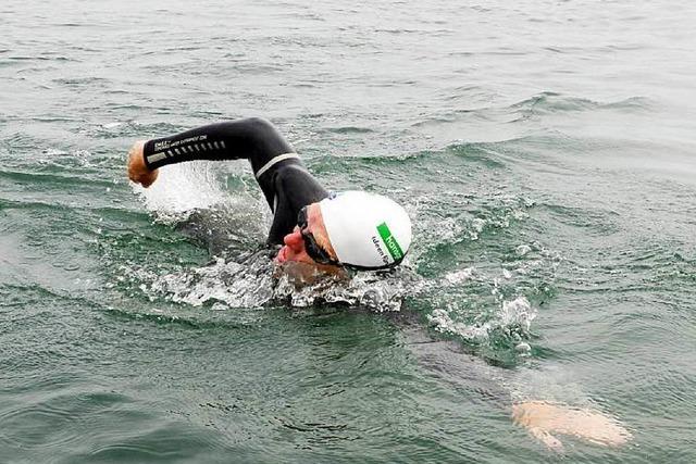 Schwimmender Professor hlt in Bad Sckingen