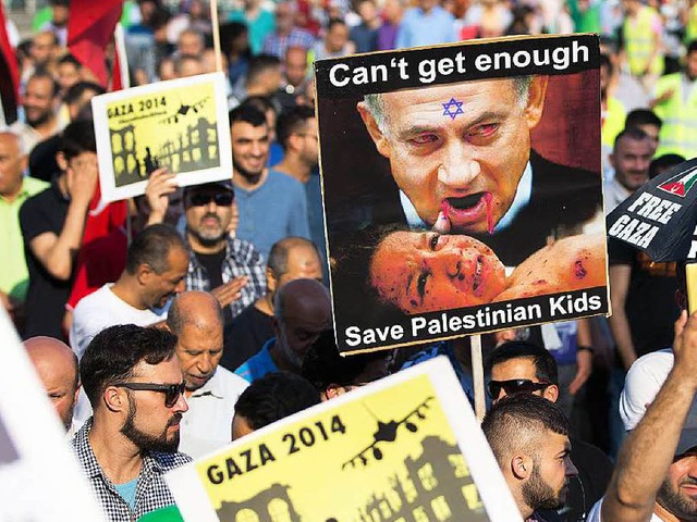 In die Proteste gegen Israel mischten sich vielerorts  antisemitische Tne.   | Foto: DPA