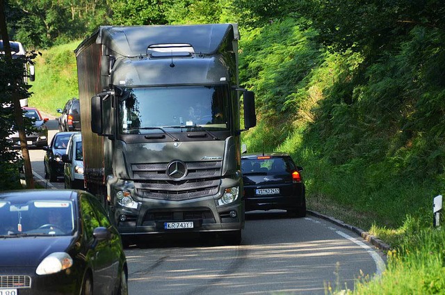 Die Sperrung auf der B31 hat fr Chaos...auch noch die Spirzenstrae blockiert.  | Foto: Tanja Bury