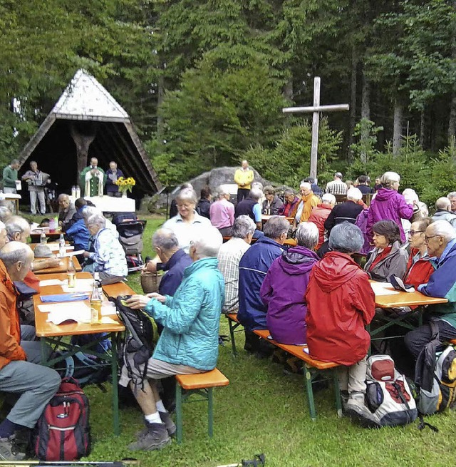 Am Bernauer Kreuz fand am vergangenen ...ng des neu gestalteten Platzes statt.   | Foto: Schwarzwaldverein