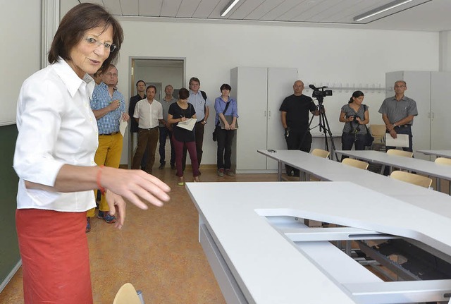 Neues Klassenzimmer: Schulleiterin Ulrike Frankenstein freut sich.  | Foto: Michael Bamberger