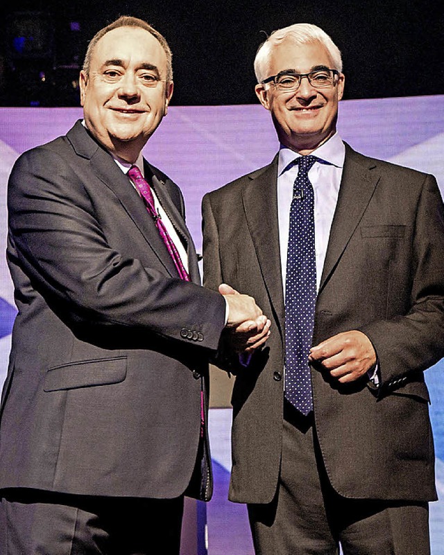 Alex Salmond (links) und sein Duell-Gegner Alistair Darling    | Foto: dpa
