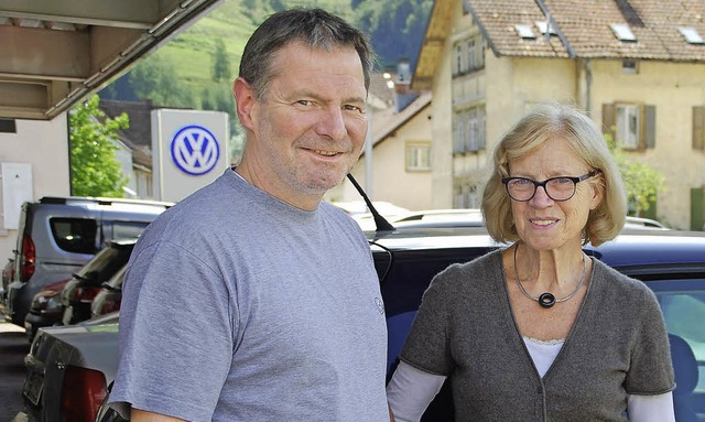 Margarete Schubnell und ihr Sohn Thomas laden zum Tag der offenen Tr.  | Foto: Edgar Steinfelder