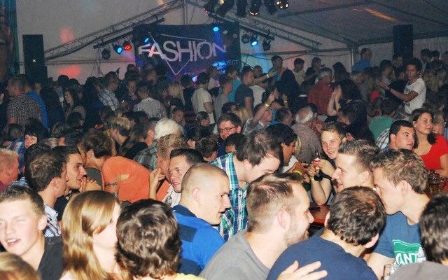 Mit der Band Fashion Project geht an drei Tagen auf der Wacht die Post ab. | Foto: E.Steinfelder Mit der Band Fashion Project geht an drei Tagen auf der Wacht die Post ab. | Foto: E.Steinfelder