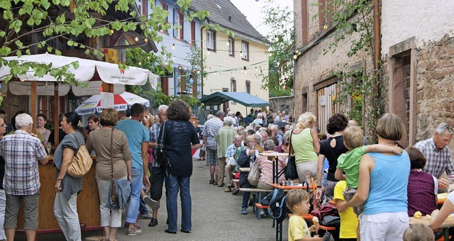 Weinfest in romantischer Gasse   | Foto: Olaf Michel