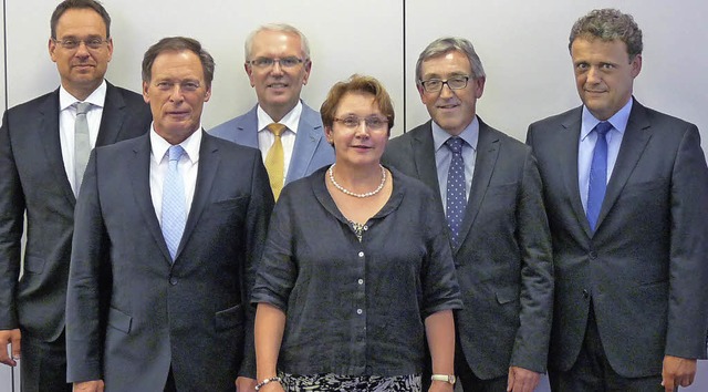 Volksbank-Aufsichtsrat und Vorstand (v...itzender Artur Kraus, Matthias Engist.  | Foto: Volksbank