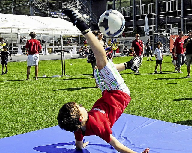 Auch wieder im Programm: Fallrckziehertraining.   | Foto: Thomas Kunz