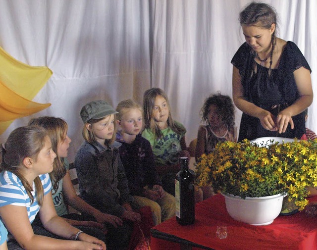 Gro war das Interesse der Kinder, im ...ln, Malen und lzubereitung zu erleben  | Foto: Karin Stckl-Steinebrunner