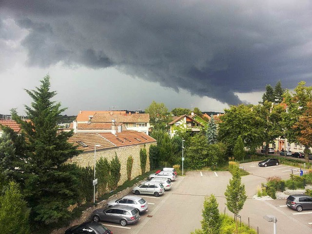 Das Unwetter vom 7. August, 17 Uhr, üb... Dietmar Senn von Lörrach aus gesehen. | Foto: privat Das Unwetter vom 7. August, 17 Uhr, üb... Dietmar Senn von Lörrach aus gesehen. | Foto: privat