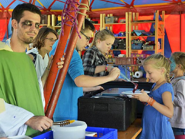 250 Kinder gilt es bei der Ferienfreiz...hpfkelle) sind zwei von 60 Betreuern.  | Foto: Julia Dreier