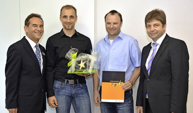 Karl-Heinz Dreher, Vorstandssprecher d...tern des Sports in Bronze (von links).  | Foto: Verein