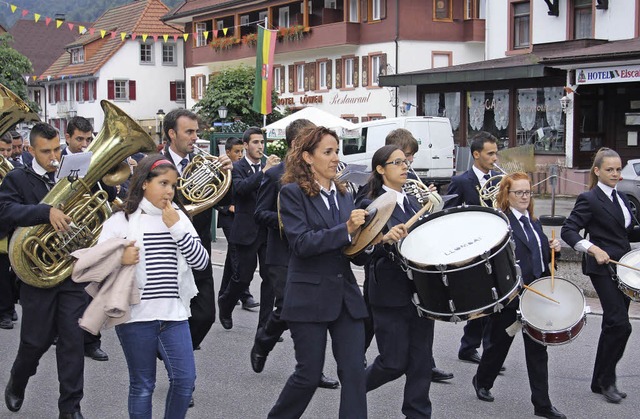 Das spanische Blasorchester Unio Prote...end zur Freude der Zuhrer im Kurpark.  | Foto: Andreas Bhm