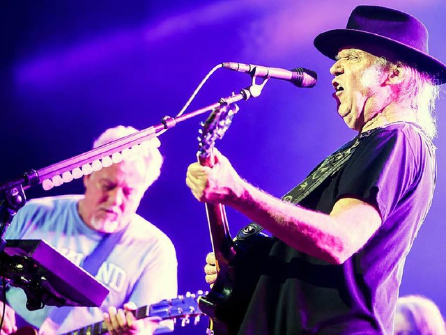 Neil Young und Crazy Horse lieferten e...nd zeigten, dass Rock immer noch lebt.  | Foto: Benoit Facchi