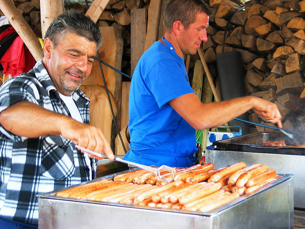 Baldenweger Htte: Die  "Roten mit Weck" sind gefragt, die Mitarbeiter sorgen fr krftig Nachschub.