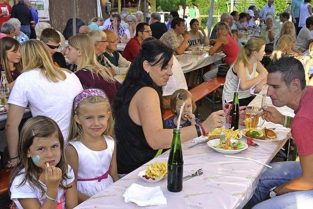 Fest klingt mit einem Hock aus