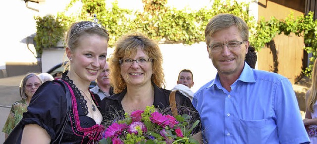 Die Markgrfler Weinprinzessin Melissa...t ihrer Mutter Marika und Achim Frey.   | Foto: Sigrid Umiger