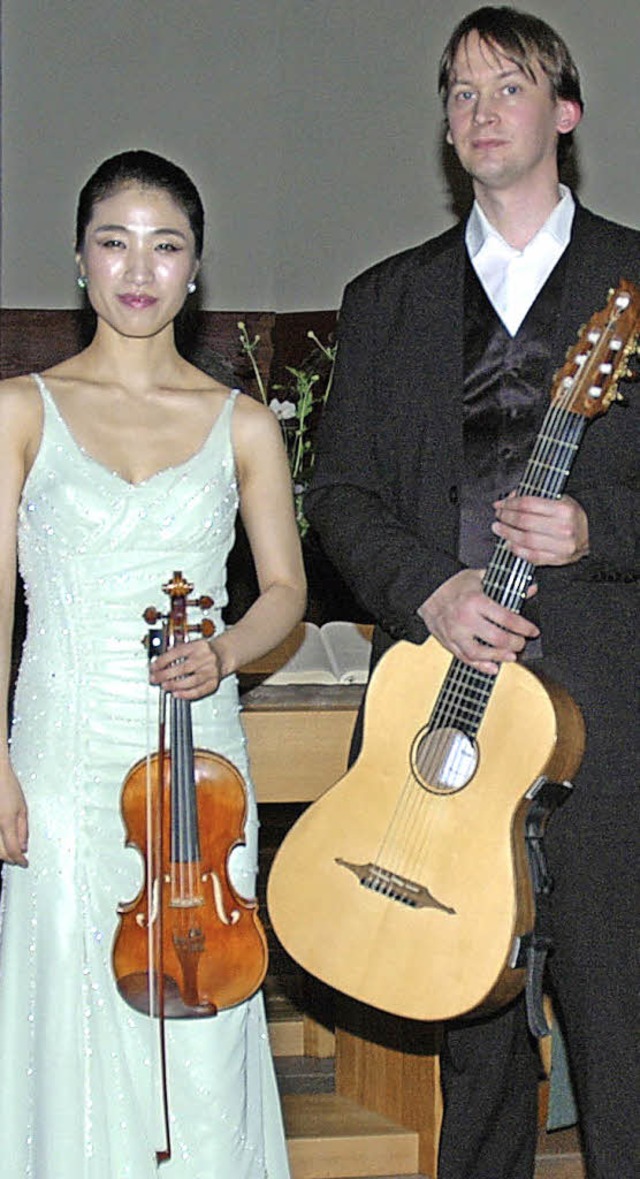 Ungewhnliche Besetzung: das  Duo Alou...er Silvan Wei mit Violine und Gitarre  | Foto: Ounas-Krusel