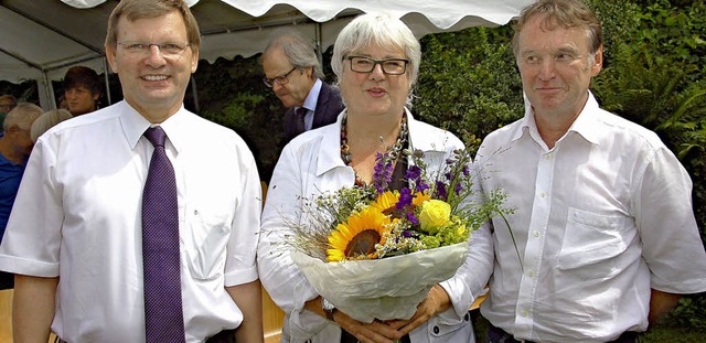 Blumen gab&#39;s bei der Verabschiedun...) wurde   als neuer Leiter eingefhrt.  | Foto: Wolfgang Beck