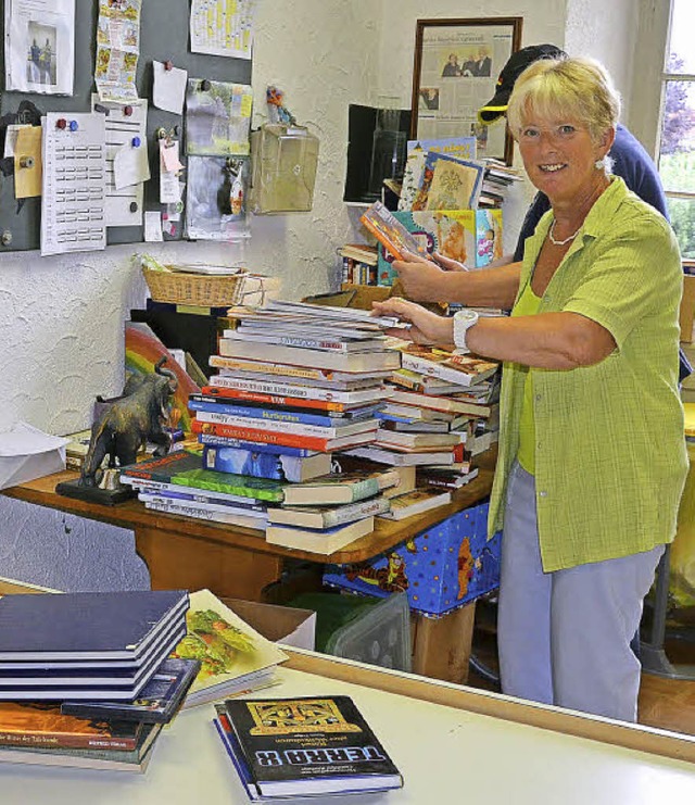 Adelheid Markoni gehrt seit Erffnung...freiwilligen Helferteam in Nollingen.   | Foto: Martina Proprenter