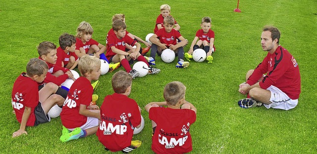 Wie bei den Groen: Teambesprechung im...le-Camp mit dem Trainer Marc Hoffmann.  | Foto: Stefan Pichler