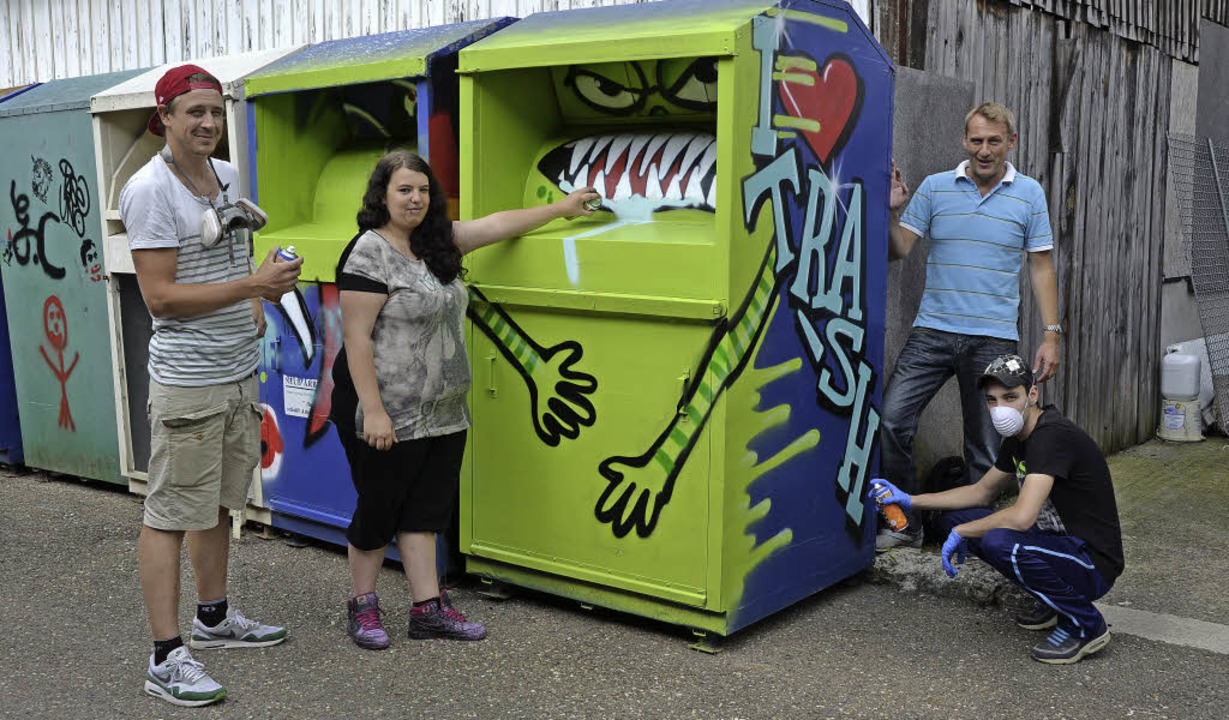 Trashige Monster sprhten Teilnehmer d...munalen Arbeitsfrderung Ortenaukreis.  | Foto: Julia Dreier